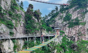八月安徽省明堂山游玩热门景点，安徽天梯景点适合搞团建活动餐饮的地方推荐下