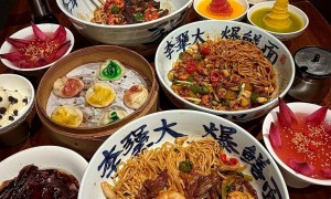 杭州李犟大爆鳝面馆：位置在西湖边的好吃的拌川店推荐下，资质齐全