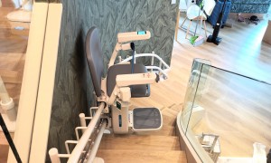 美界座椅电梯电动爬楼神器 家用楼道折叠座椅升降机 载重150KG型号全