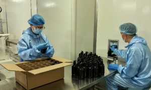 微美毛发：300ml生姜防脱洗发水代加工贴牌，支持OEM定制配方与南阳本地仓发货