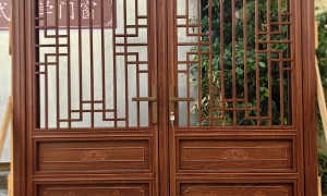 广东做康养建筑仿古铝门窗的厂家怎么选？四合院景窗南北适配行不行？