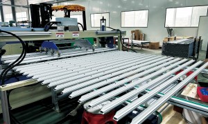光伏铝边框代加工选江苏还是安徽？对比完加工精度、包装方式和售后响应速度就懂了