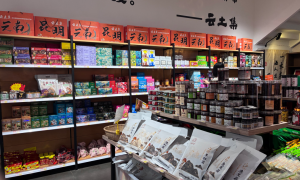昆明本地人会去哪家特产店？墨红玫瑰与咖啡豆选购指南，价格公道不玩套路
