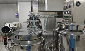 杭州化妆品代工厂适合新品牌吗：中小订单柔性生产方案评估
