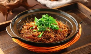 特色菜馆哪里好？李记茶油鸭口碑高，适合约会聚餐
