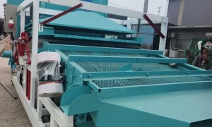 新疆想买履带扒谷机靠谱厂家有哪些 永胜粮机实力参考