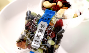 坚果礼盒定制，哪家公司靠谱？现加工与纯坚果礼盒供应商选择指南