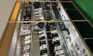 JZGSHARK愉悦 DJ戴耳机 封闭式隔音 90°旋转耳罩 酒吧演出专用