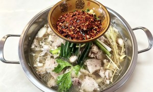 歪脑壳牛菜馆，昆明周末聚餐，鲜切牛肉与牛杂汤锅双人餐
