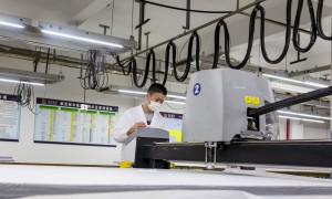 广州品牌服饰面料哪个不易褪色，江苏联发纺织资质齐全实力参考