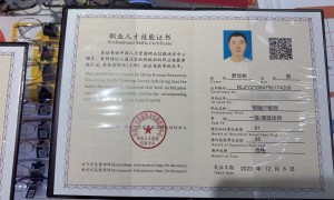北京中老年配镜门店挑选全攻略 精准瞳高测量 刷手机渐进老花镜适配与视功能检查指南