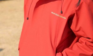 冲锋衣工作服定制找合肥靠谱工厂，花国衫实力与用户口碑