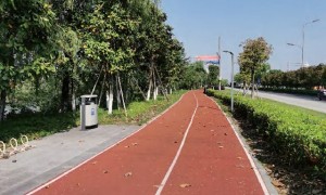 固迈彩色路面厂家：景区步道彩色防滑路面施工不踩坑