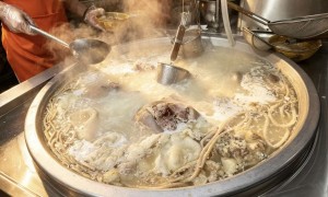 非遗传承人亲制 每日现宰鲜羊 透明厨房 水城羊肉粉门店