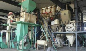徐州本地饲料机械调剂商牧牛农牧，回收双轴桨叶混合机及不锈钢材质设备，现场结算快