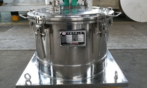 平板离心机定制厂家怎么选 无锡龙泰化工机械源头工厂靠谱之选