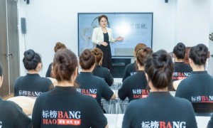 别再乱选！郑州标榜美容美发学校课程含短视频拓客，洛阳学员可住校