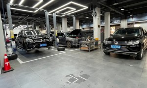 小叶修车开发区店：四轮定位数据解读与选购技巧，保障行车安全