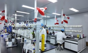 广州本地化服务：广东万禧生物小批量化妆品OEM/ODM加工，支持来样定制与成分功效检测
