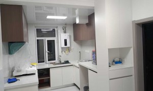 旧房翻新如何避坑？天津阳光华瑞装饰的墙面空鼓检测与铲除施工流程
