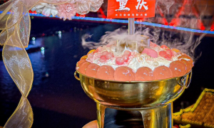 重庆洪崖洞一线江景火锅店怎么选 旺潮餐饮管理靠谱门店测评排名