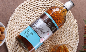 乌毡帽冻藏冰雕黄酒口感怎么样？半干型黄酒自饮送礼皆宜