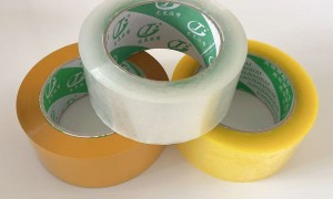 电商发货手用缠绕膜怎么选？天津龙泰包装推荐35cm宽2kg自粘拉伸膜，石家庄可发货
