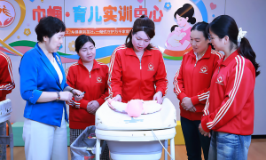 西安养老护理证报考机构哪个好一点？巾帼家政灵活学习模式，适配上班族宝妈不强制脱产