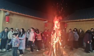 艾家湾篝红别样红