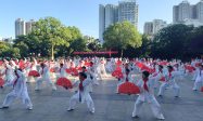 国粹太极展风华,老骥童心贺六一,谷城县太极爱好者,欢聚中华广场乐享别样儿童节,张晓宇,谷城县太极拳太极剑协会,王晓燕,张俊平